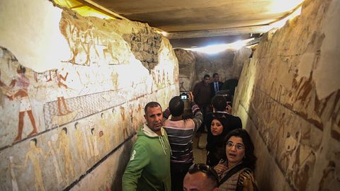 preview for Archaeologists Uncover 4,400-Year-Old Tomb in Egypt