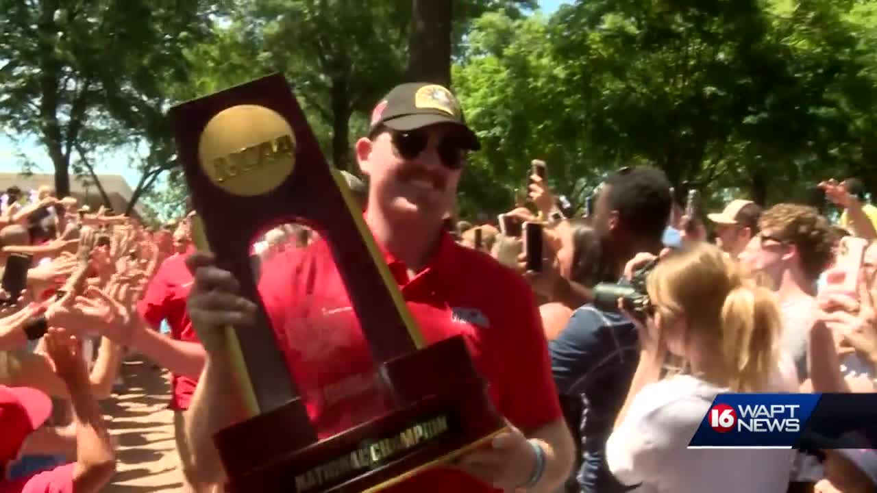 S.C.'s College World Series champions get parade