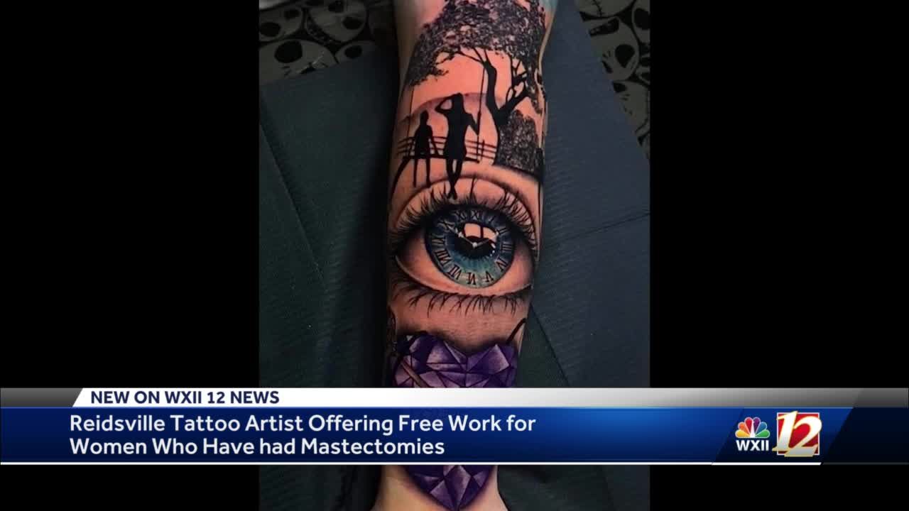 Free to express her individuality. Portrait of an attractive young tattoo  artist in her tattoo parlor Stock Photo - Alamy