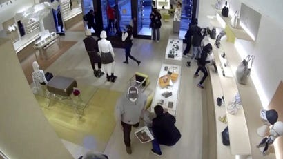 Masked burglars hit Louis Vuitton store at Oakbrook Center