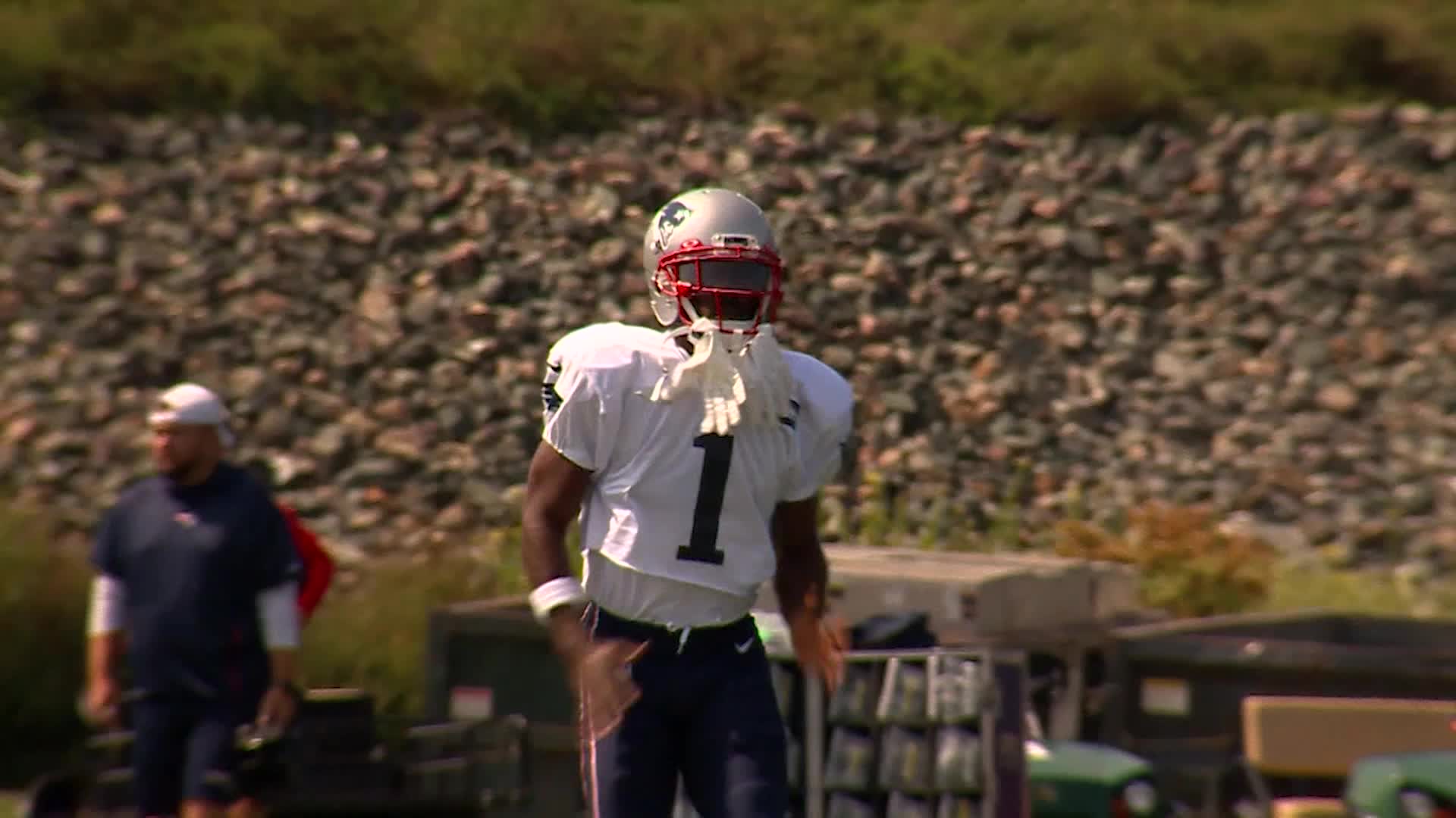 Antonio Brown wearing new NFL jersey number for first time