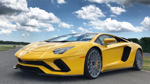 Qué probabilidades hay? Estos dos Lamborghini Aventador amarillos  colisionan entre sí