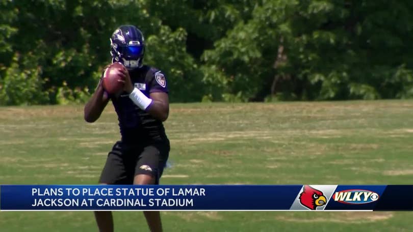 Statue of Baltimore football legend Johnny Unitas at the Ravens