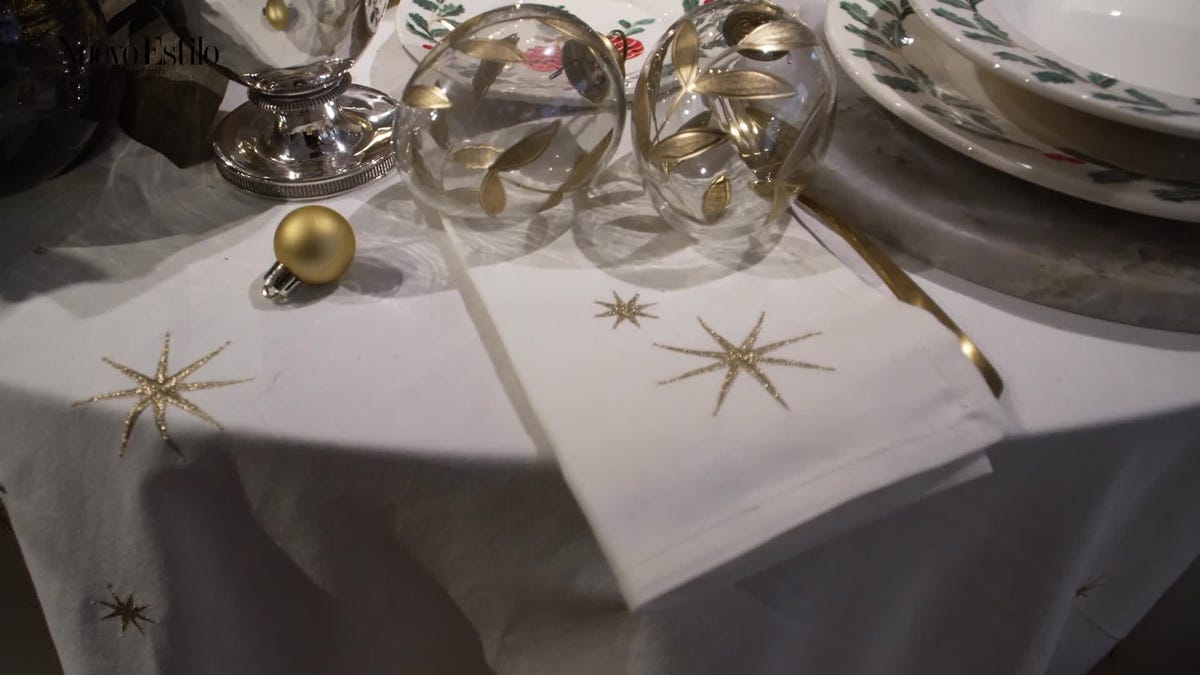 140 ideas para decorar la mesa de Nochevieja mesa adornada en navidad