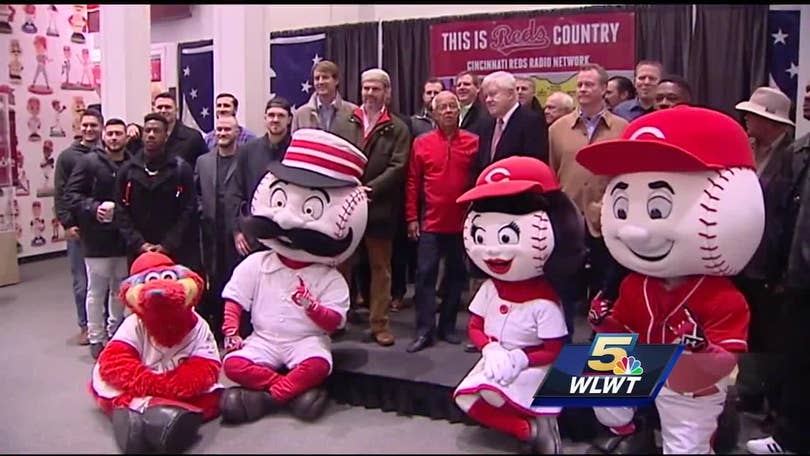 Tucker Barnhart visits Stoops as part of Reds Caravan