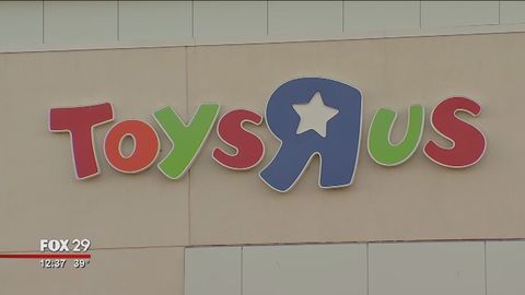 preview for Man pays off layaway accounts at Toys“R”Us