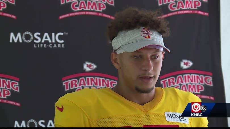 Patrick Mahomes' daughter, Sterling, takes in her first Kansas City Chiefs training  camp