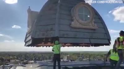 RAW Watch crews remove tornado damaged courthouse dome