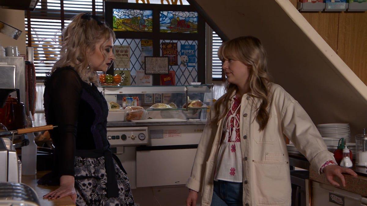 preview for Coronation Street's Nina and Summer argue over Gary's disappearance (ITV)