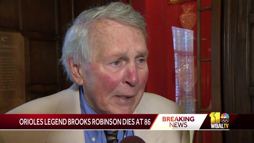 Fans remember Brooks Robinson during memorial at Camden Yards