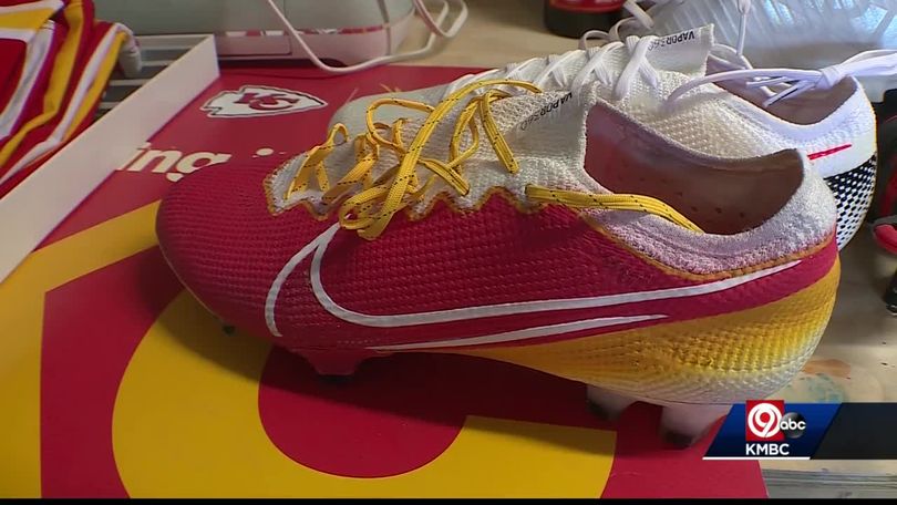 Kansas City Chiefs Kicker Harrison Butker Wears Nike and Adidas Cleats at  the Same Time During Super Bowl 57