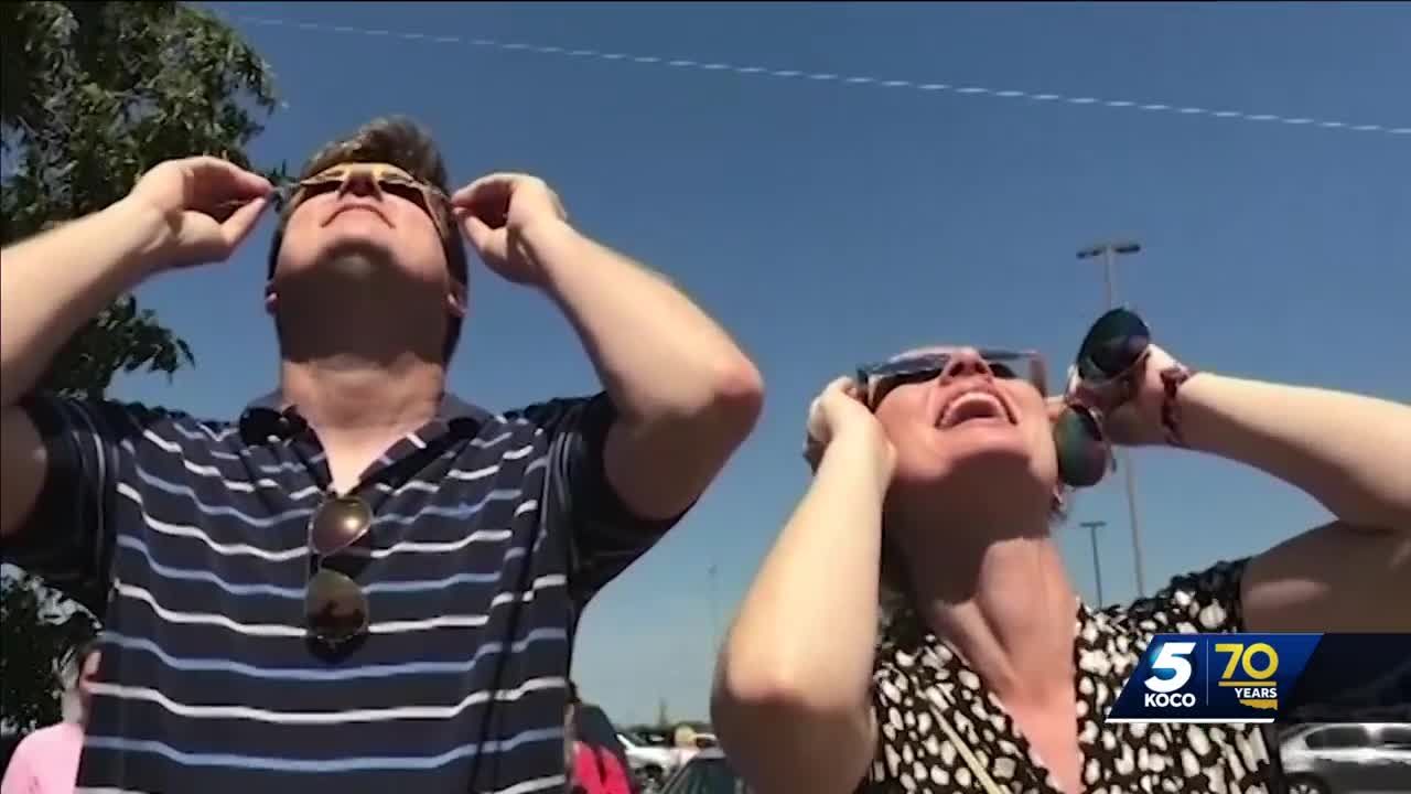 Looking directly at the solar eclipse can cause permanent eye damage, optometrist says