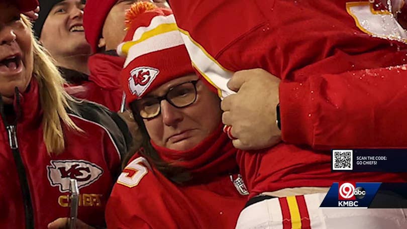 NEWS WE LOVE: Stone Cold Julie cold-shouldered Chiefs' Chris Jones