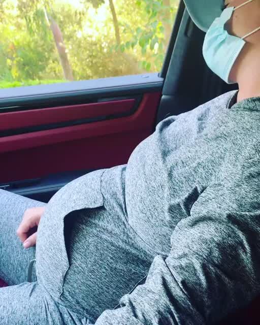 preview for Pregnant Katy Perry bares her baby bump dancing