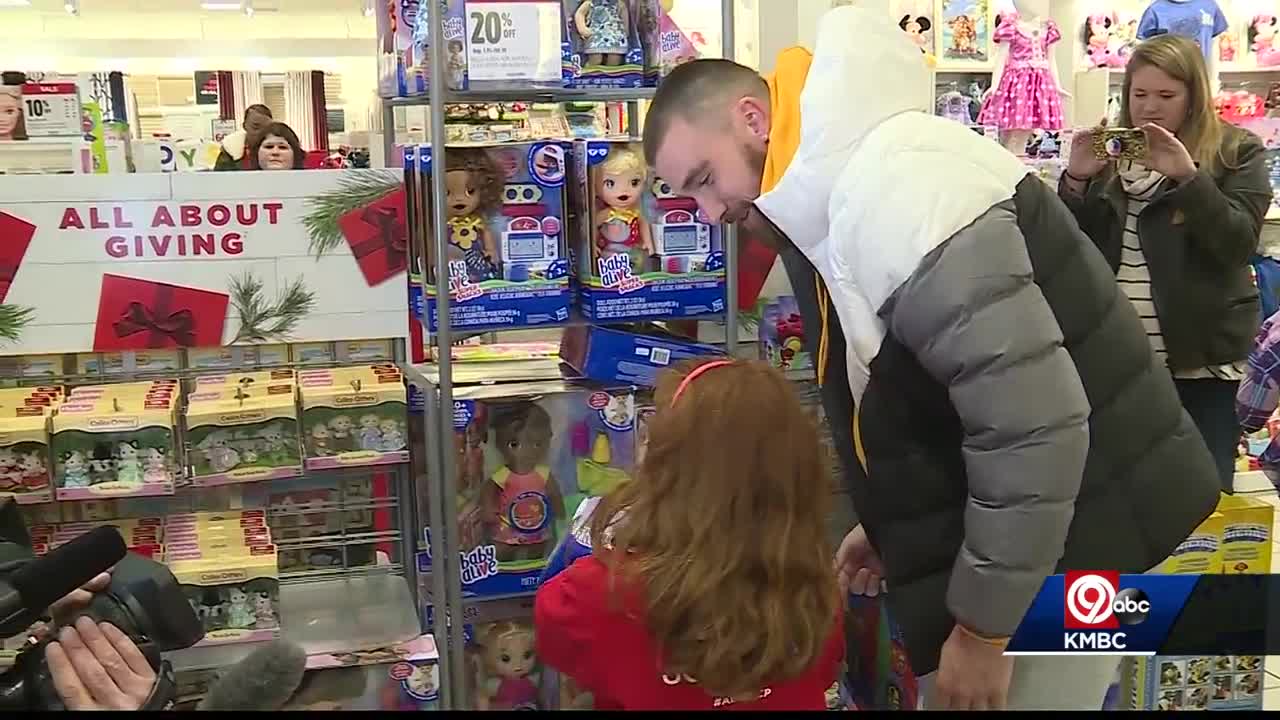 Kansas City Chiefs TE Travis Kelce sends 10 kids on free shopping spree 