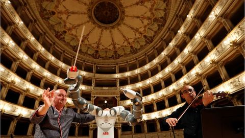 preview for A Robot Conducted Andre Bocelli And An Italian Orchestra