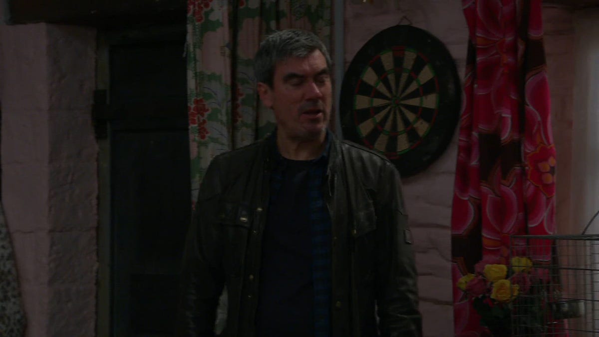 preview for Emmerdale - Cain gives Sam an ultimatum (ITV)