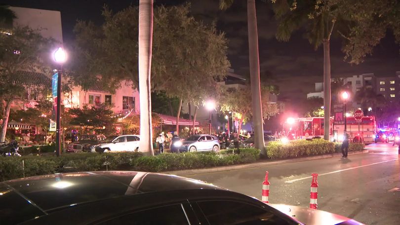 Miami Cafe Crash 1 Dead 6 Hurt After Woman Parking Bentley Accidentally Hits Gas