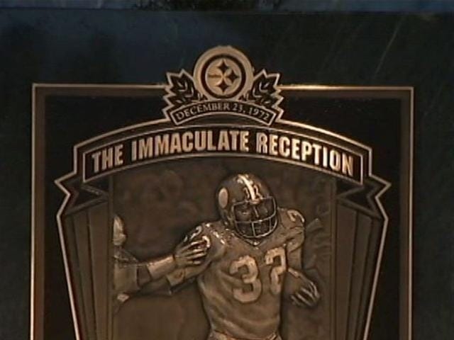 Steelers unveil monument to Franco Harris' Immaculate Reception