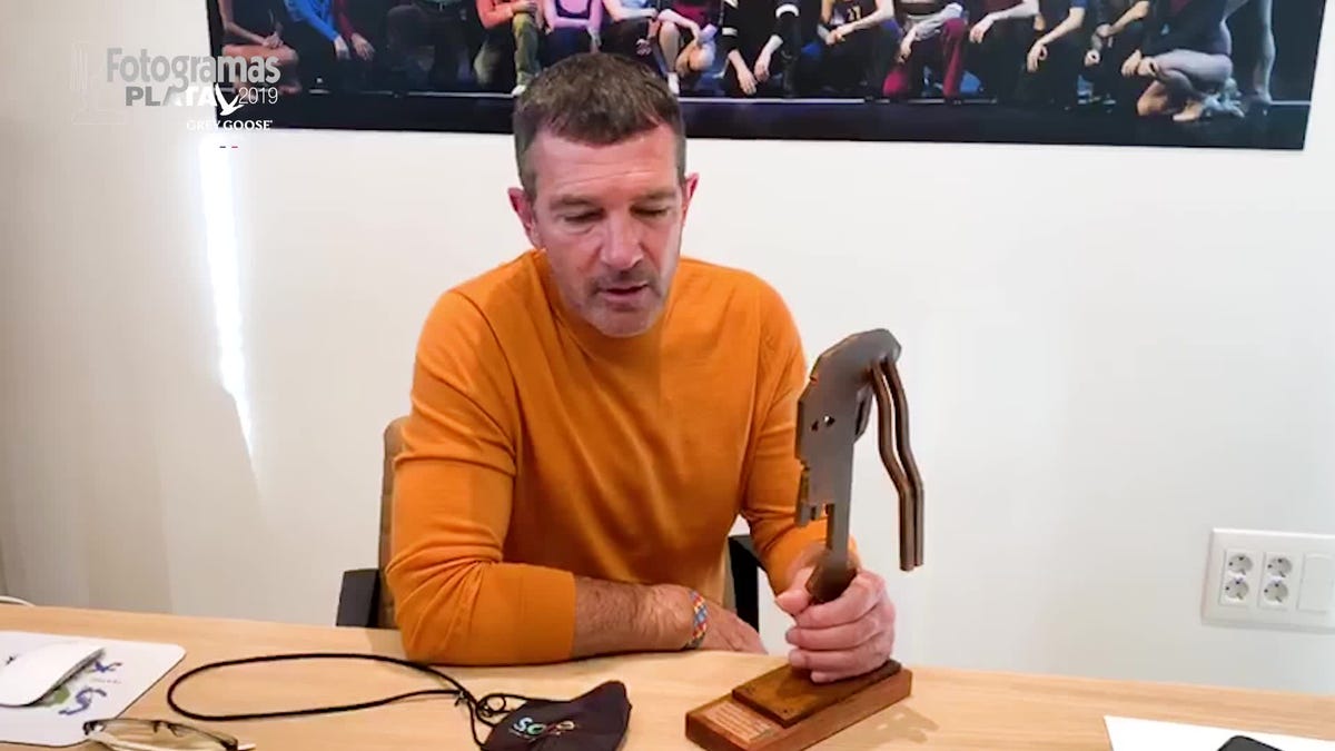 antonio banderas agradece el premio a mejor actor de cine en los fotogramas de plata 2019 por su papel en 'dolor y gloria'