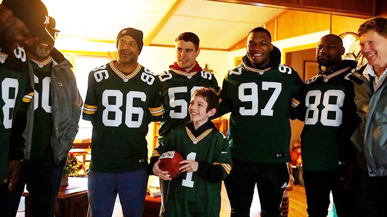 Packers surprise 11-year-old cancer survivor