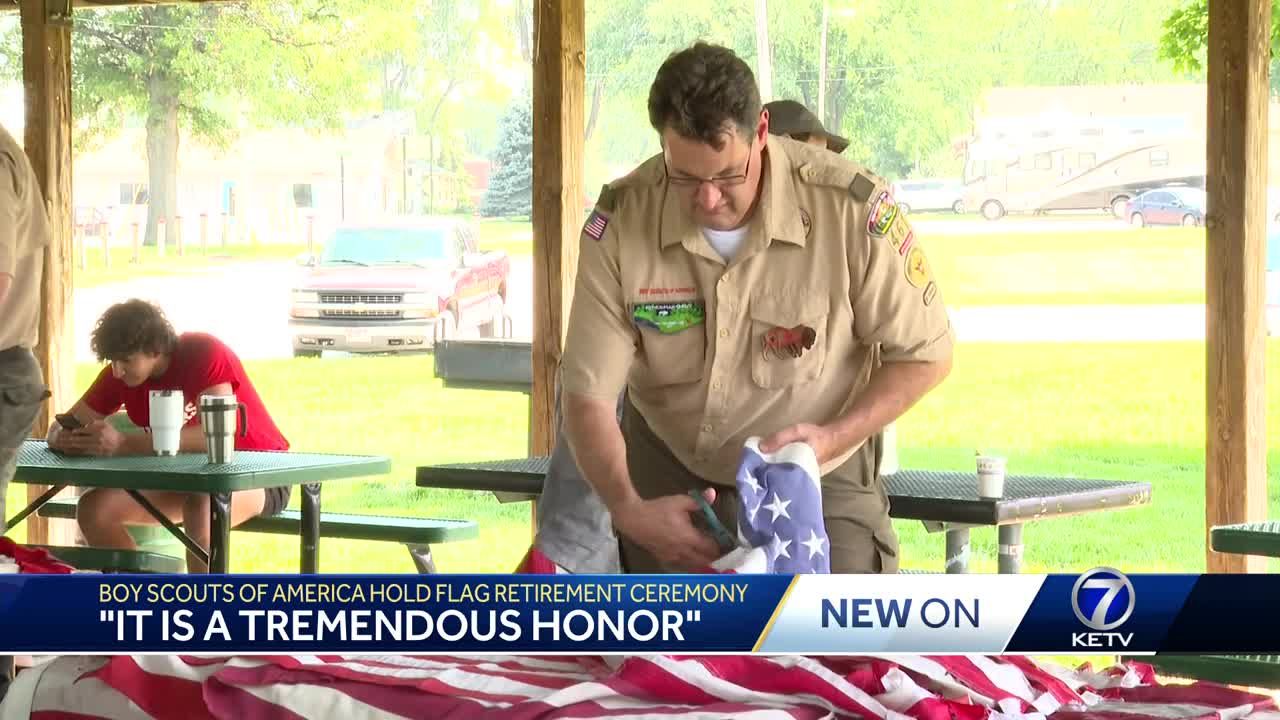 Boy Scouts join veterans in holding flag burning ceremony