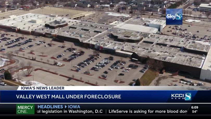 Report: Von Maur closing Valley West Mall location, moving to