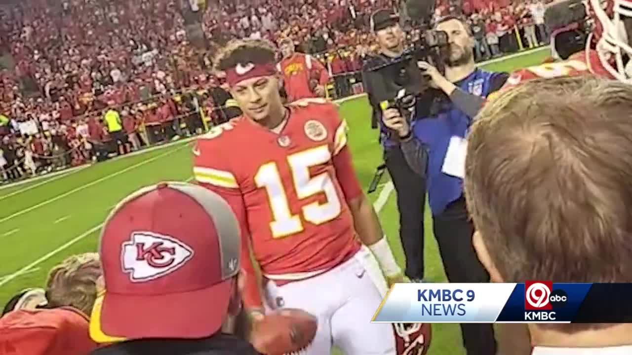 Patrick Mahomes Chiefs Signature and Team Logo Cue Ball