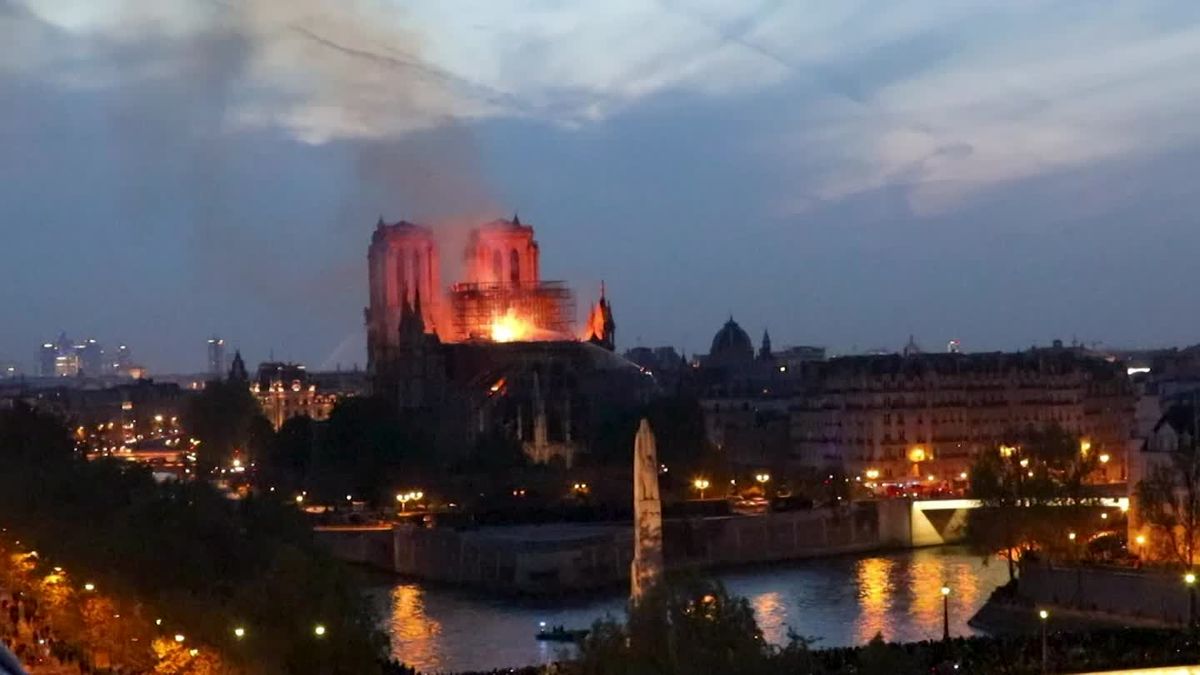 preview for Fire Breaks Out At Iconic Notre-Dame Cathedral In Paris