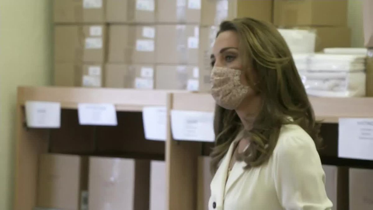 preview for The Duchess of Cambridge wears face mask to visit Sheffield charity