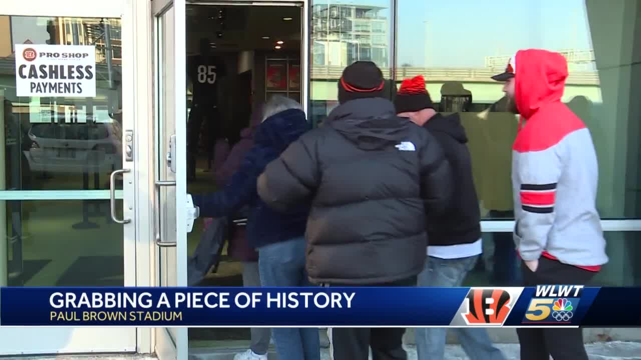 Fans shop at Bengals Pro Shop ahead of next playoff round