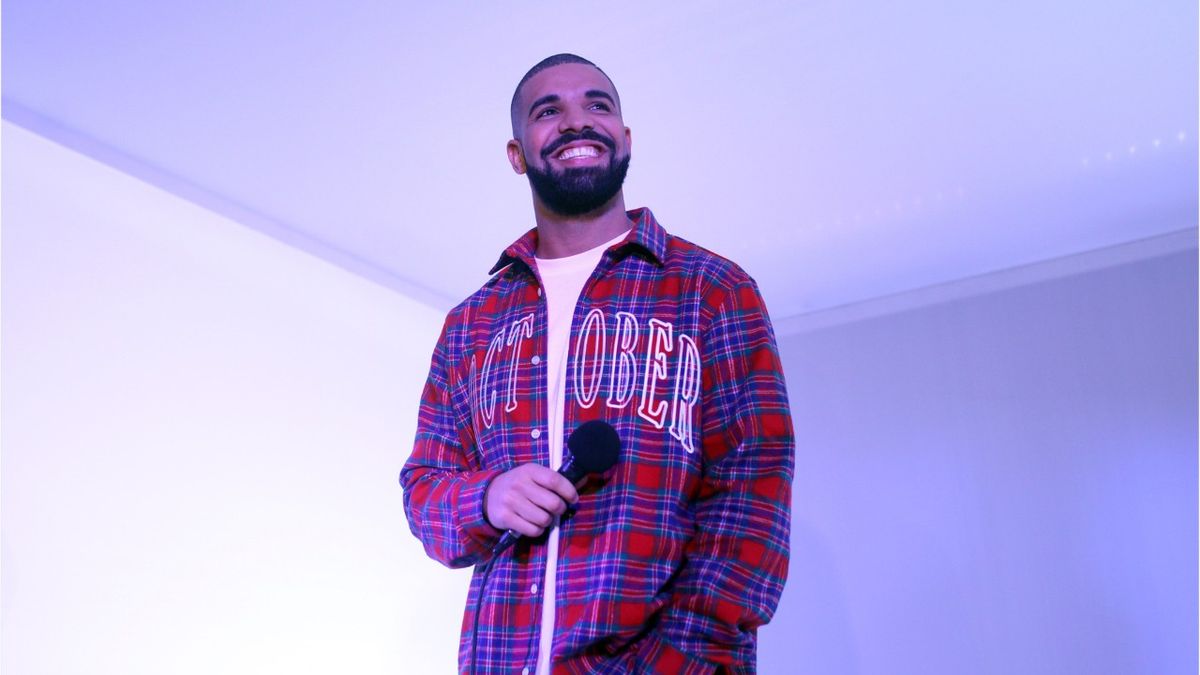 preview for Drake says he might spend $160,000 on a first-edition 'Harry Potter' book he's been chasing for 4 years