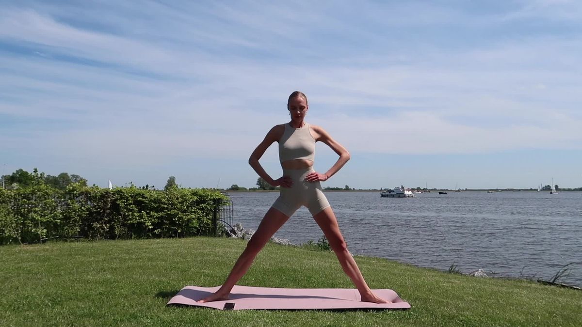 preview for 10個「消水腫瘦腿運動」有感！超模Nina Dapper雕塑腿部菜單，十分鐘深蹲踮腳大腿瘦一圈