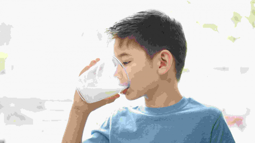 Children shorter if they drink non-cow's milk, study suggests