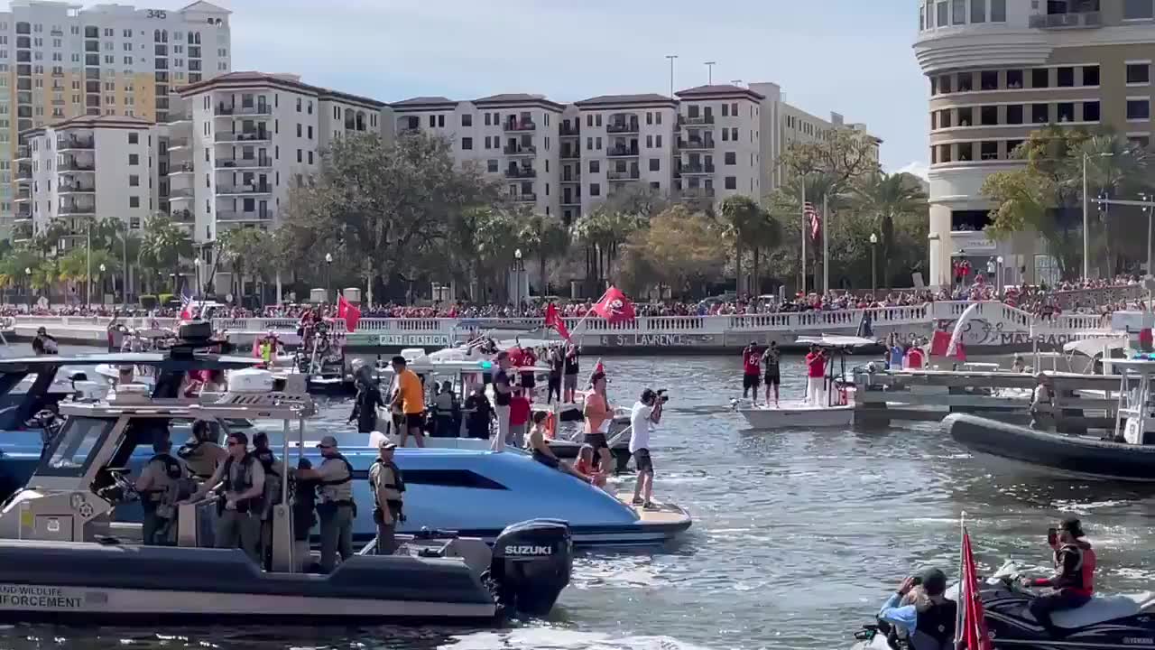 Super Bowl parade 2021: Tom Brady throws Lombardi Trophy across boats 