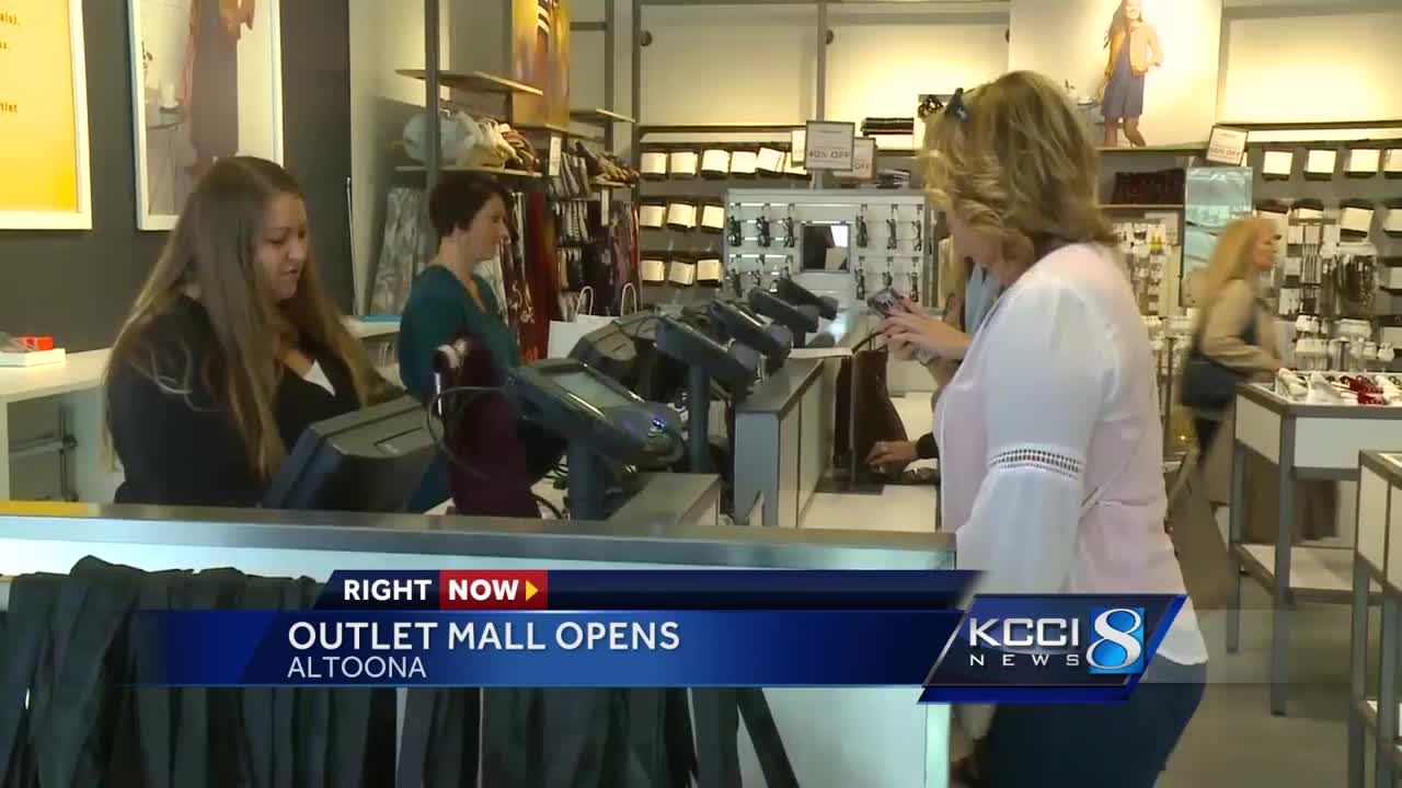 Outlets of Des Moines officially open for shopping