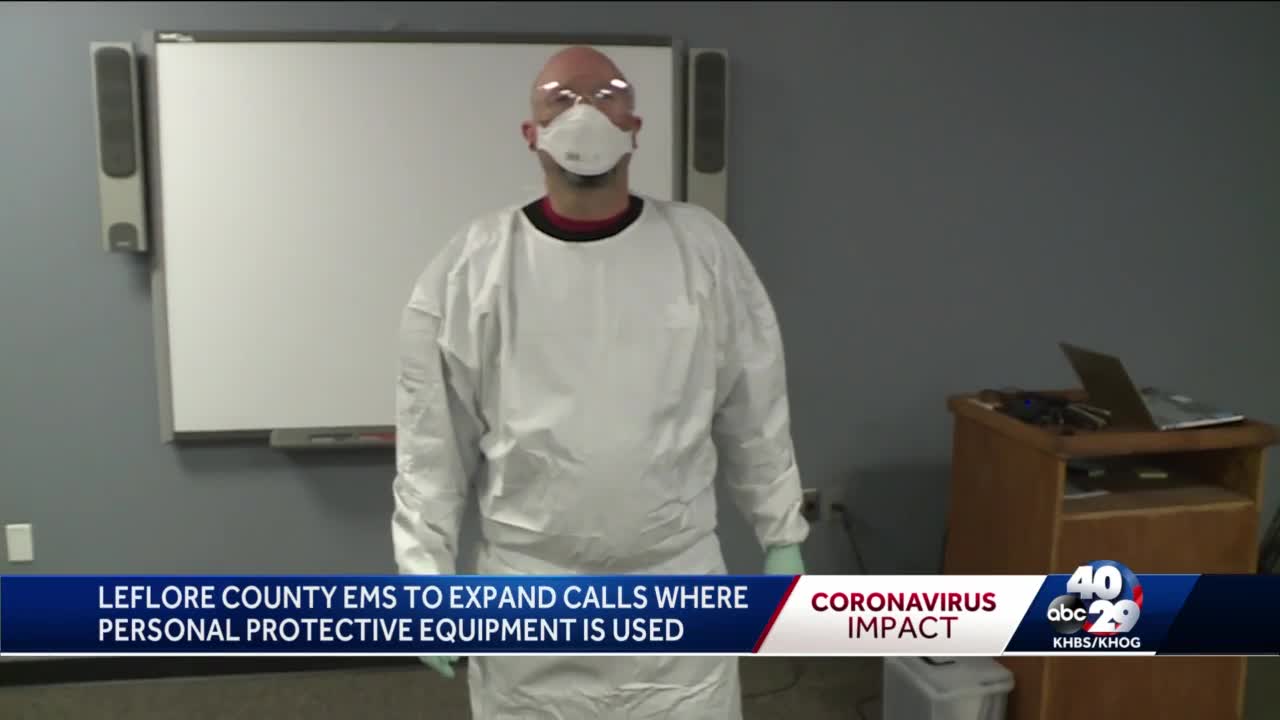 Gratuit Images Leflore County Emt S Use Protective Equipment To Guard Against le plus cool salutations