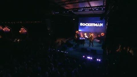 Does Taron Egerton Really Sing In Rocketman Hear Taron S Real Voice In Elton John Biopic