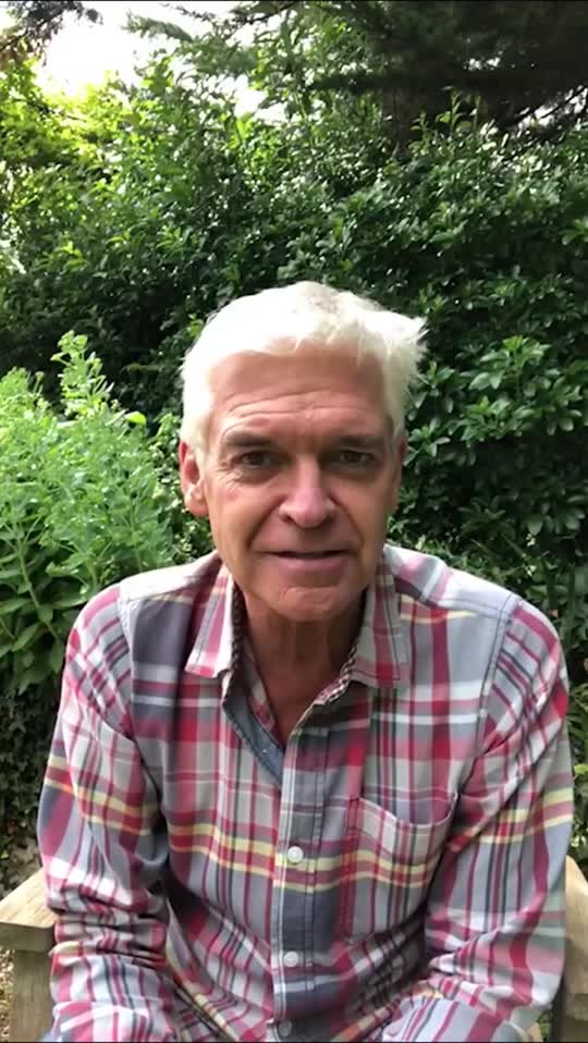phillip schofield box wine wins award