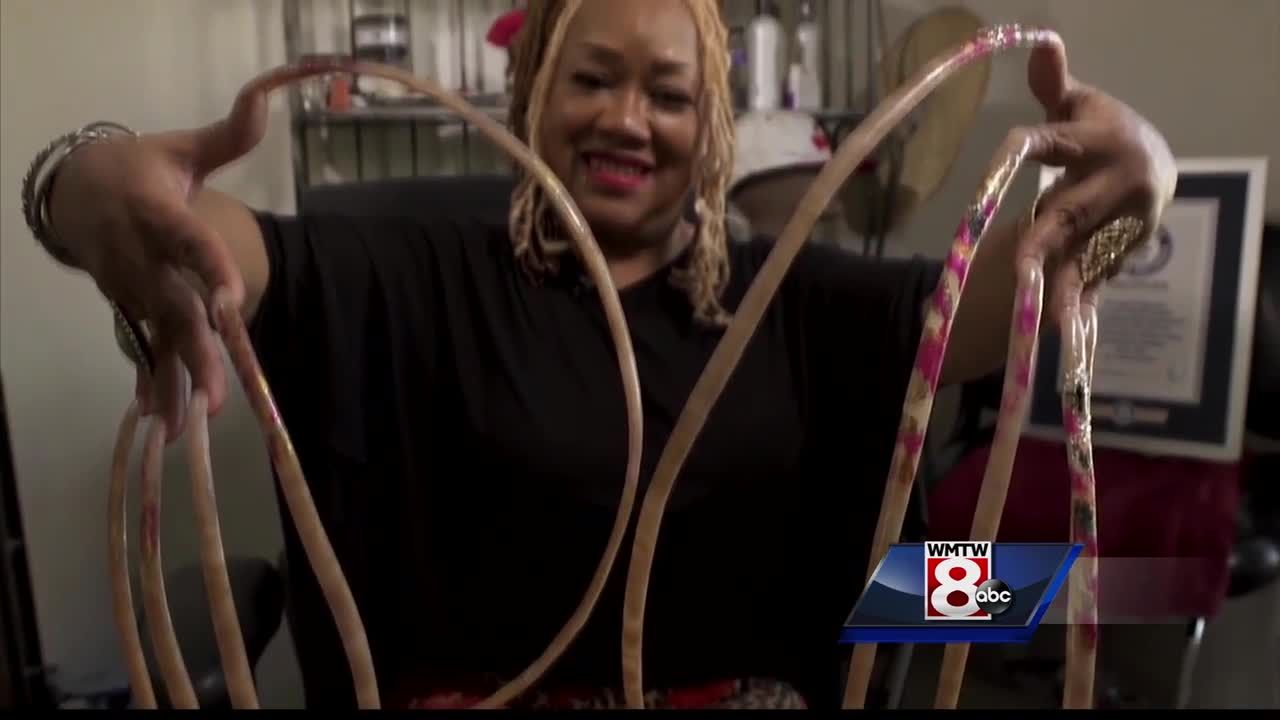 Woman With Longest Fingernails Ever Grew Them Out For A Heartbreaking  Reason | HuffPost Latest News
