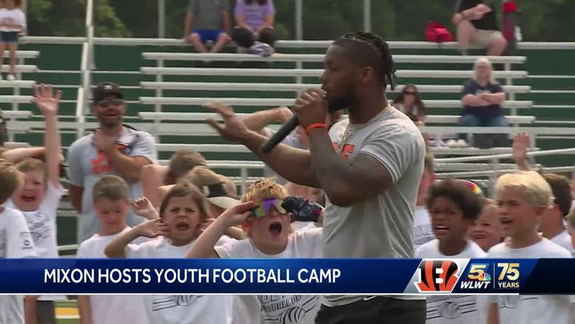 Bengals' Ja'Marr Chase gives Joe Mixon big assist at Cincinnati youth  football camp 