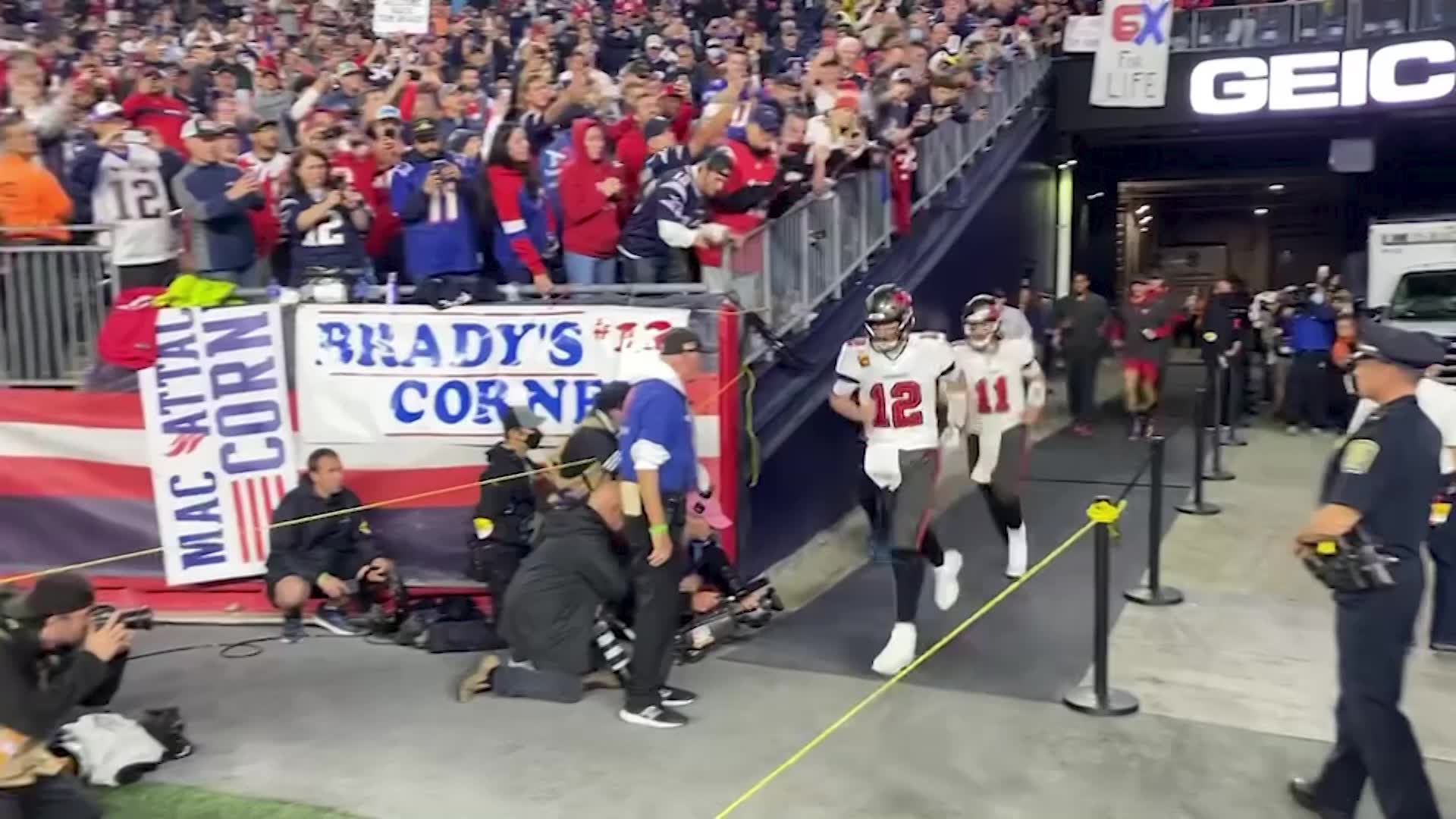 Tom Brady saluted by Patriots fans at Gillette Stadium — and returns the  favor