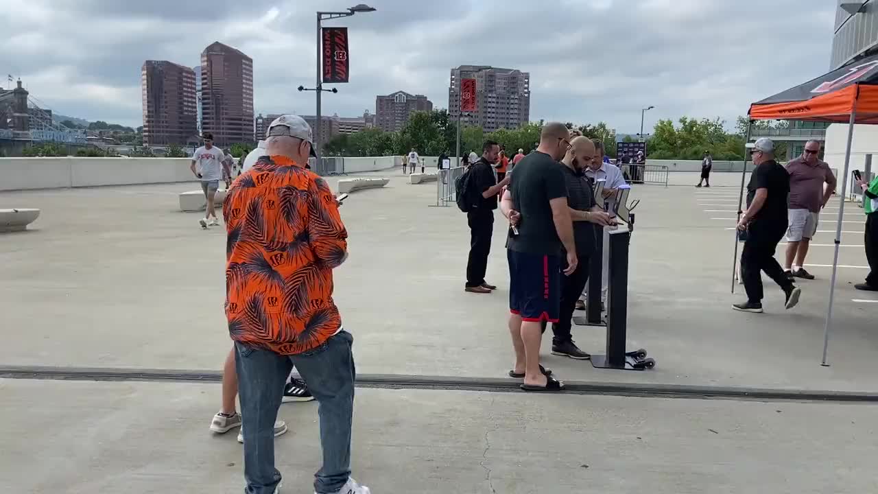 Watch: Bengals fans line up for AFC Championship replica rings, pictures  with trophy