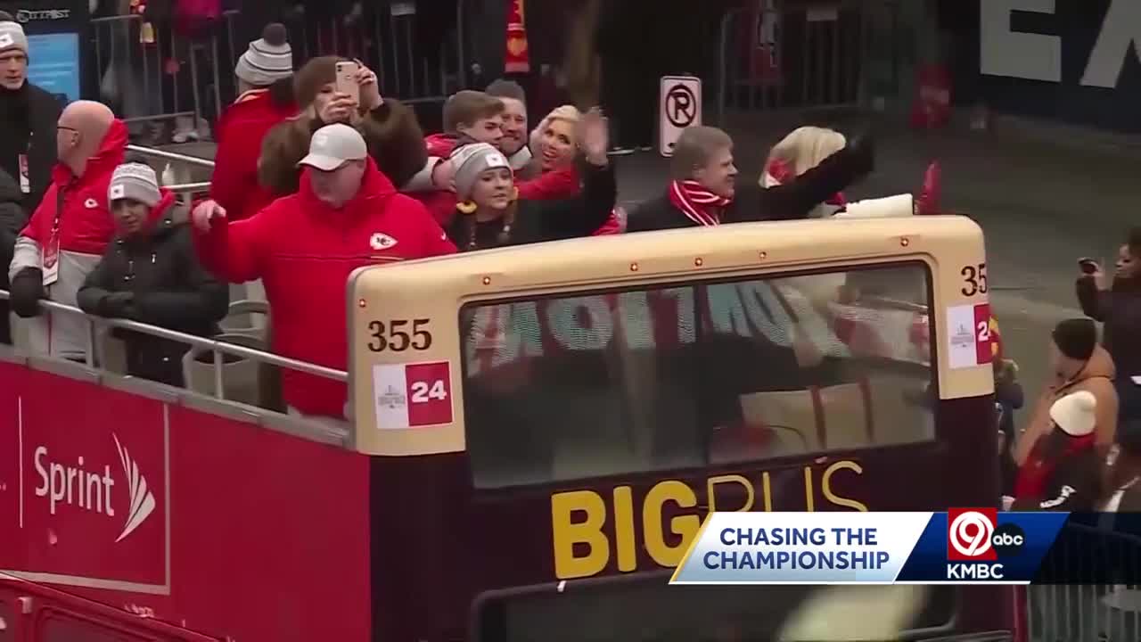 Video Super Bowl champs celebrate victory at parade - ABC News