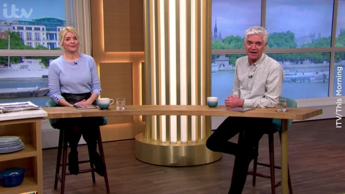holly willoughby marks  spencer coat