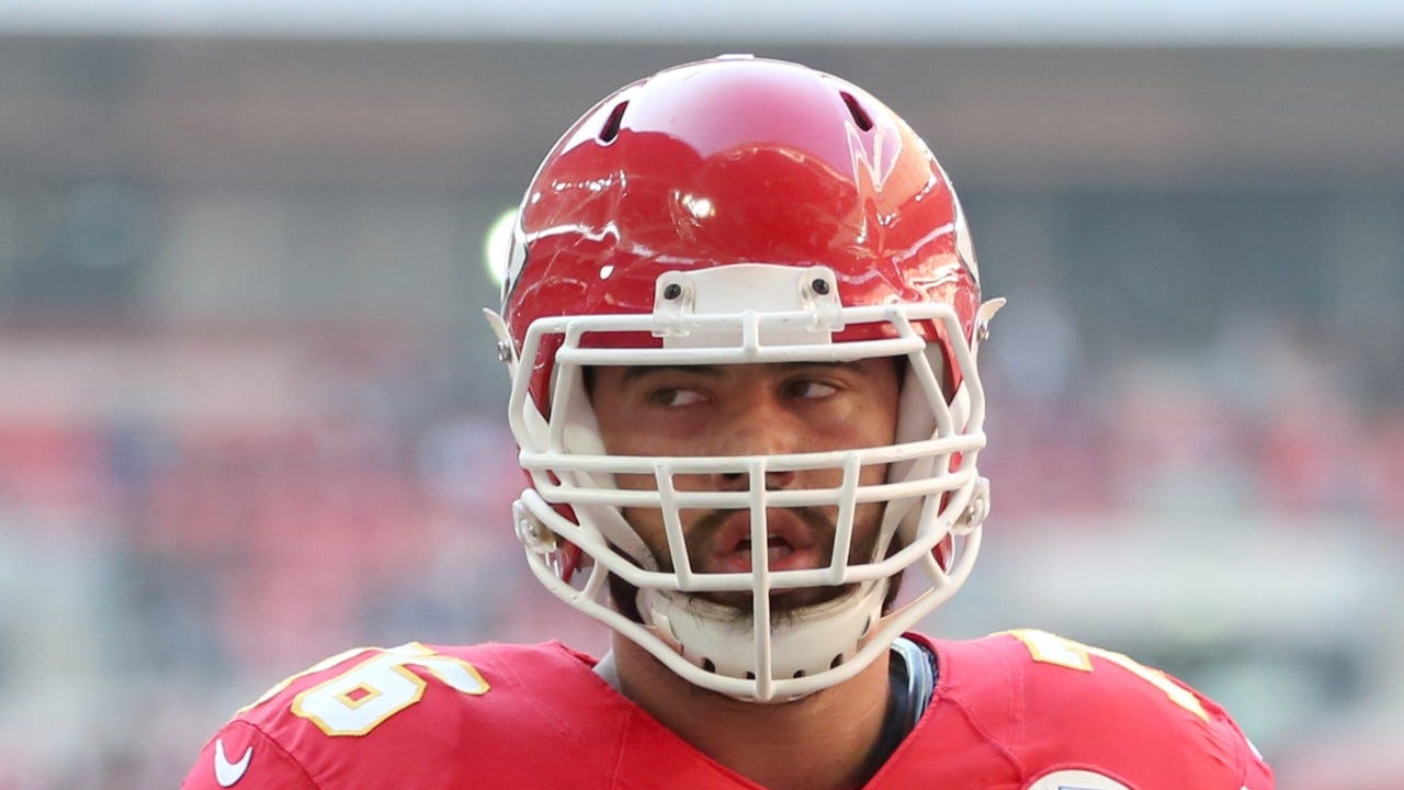 Chiefs' Laurent Duvernay-Tardif Wants 'M.D.' on Jersey After