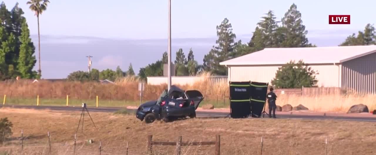 2 dead in Elk Grove crash, police say