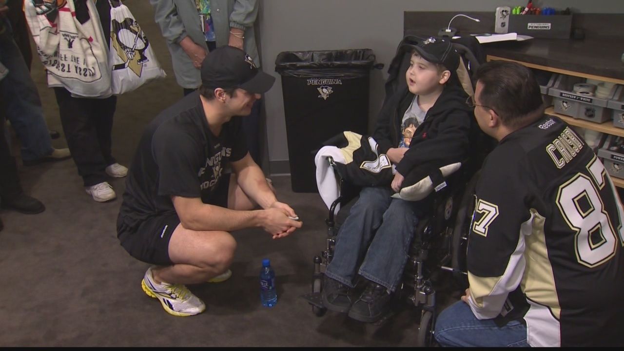 Sidney Crosby fulfills young boy's dream 