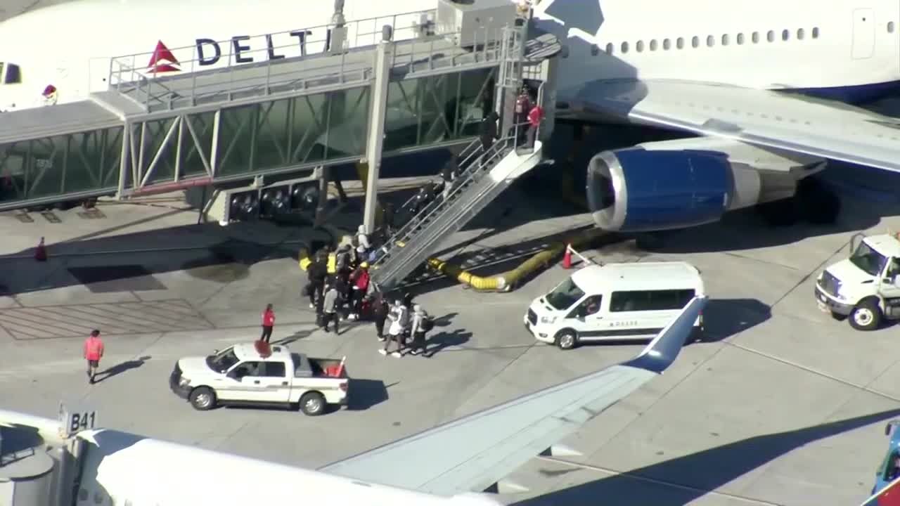 Steelers' plane finally touches down in Pittsburgh after emergency landing  in K.C. 