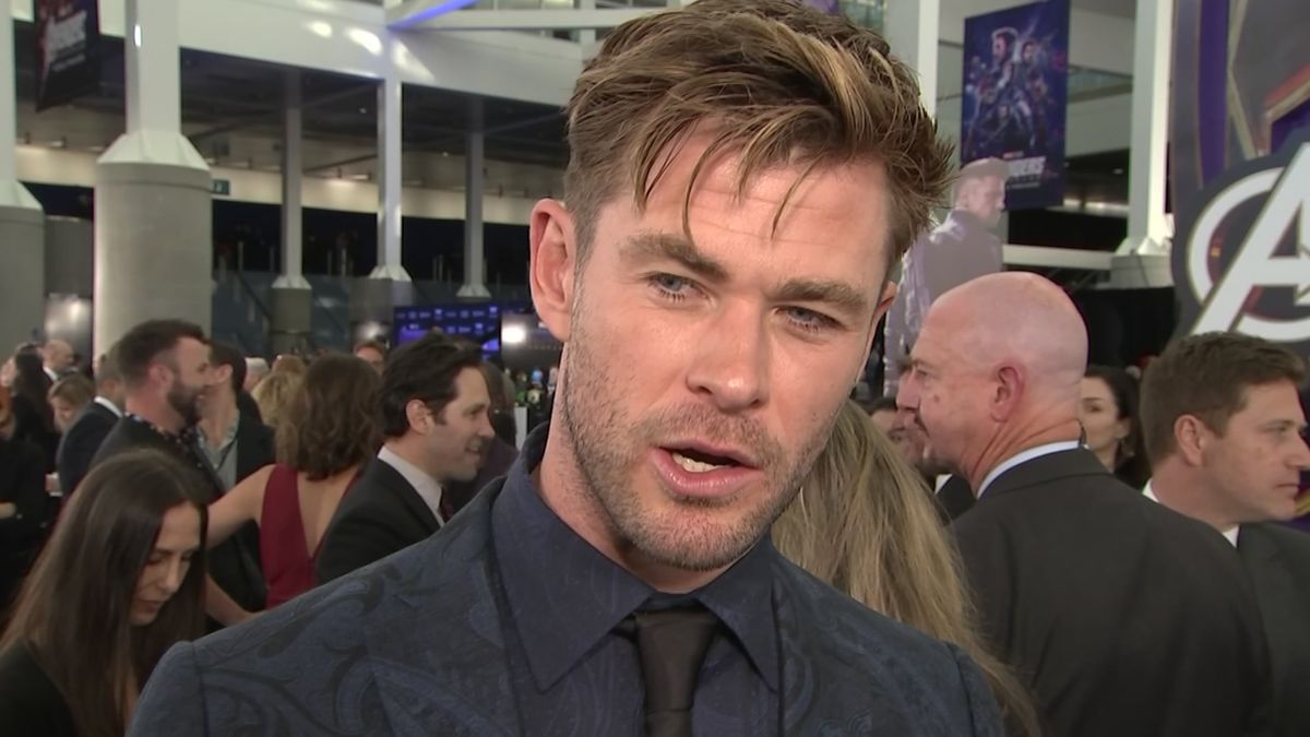 preview for Hemsworth salutes Evans and Downey Jr.